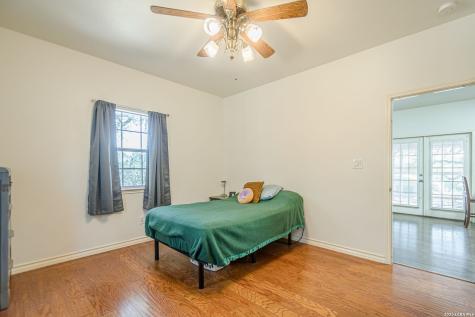 249 Lakeridge Loop Lakehills TX 78063