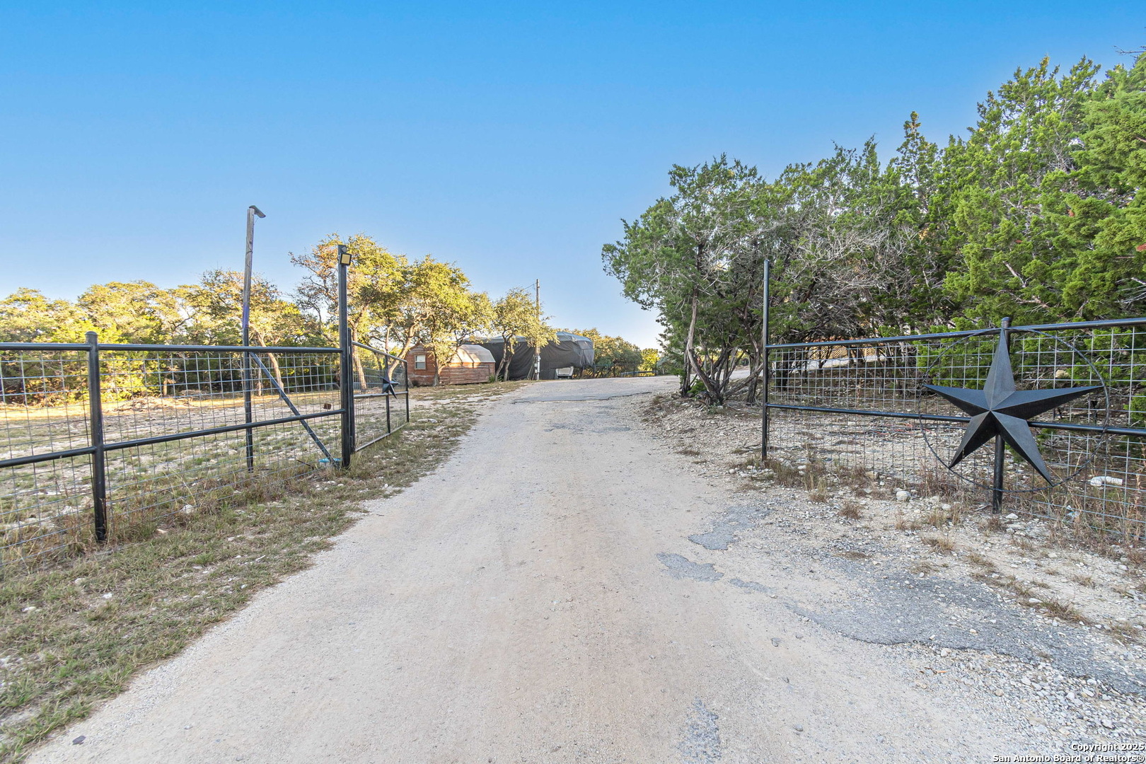 249 Lakeridge Loop Lakehills TX 78063