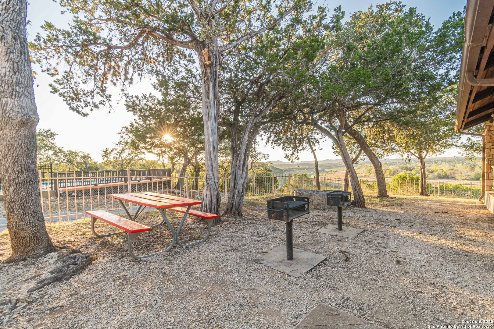 249 Lakeridge Loop Lakehills TX 78063