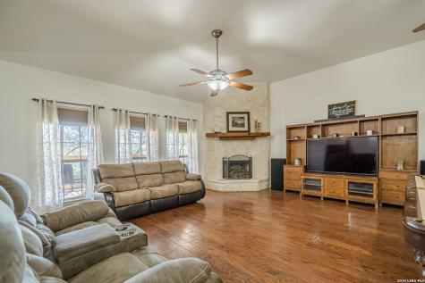 249 Lakeridge Loop Lakehills TX 78063