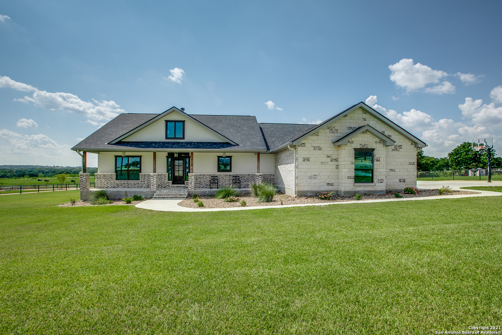 120 Westfield Landing La Vernia TX 78121