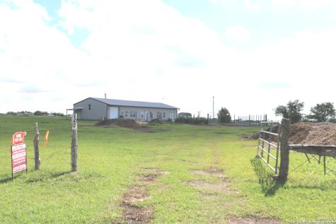 1221 N Santa Clara Road Marion TX 78124