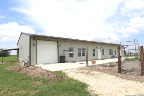 1221 N Santa Clara Road Marion TX 78124