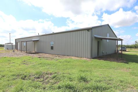 1221 N Santa Clara Road Marion TX 78124