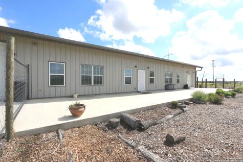 1221 N Santa Clara Road Marion TX 78124