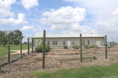 1221 N Santa Clara Road Marion TX 78124