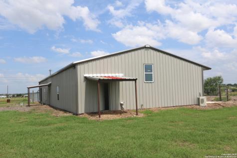 1221 N Santa Clara Road Marion TX 78124
