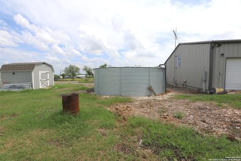 1221 N Santa Clara Road Marion TX 78124