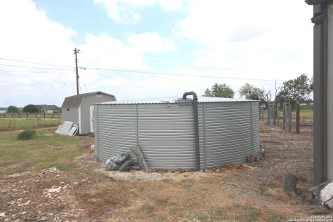 1221 N Santa Clara Road Marion TX 78124