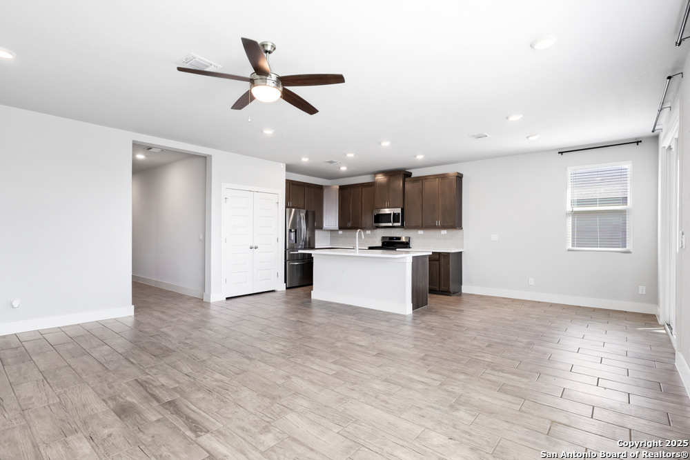 7333 Walkers Loop San Antonio TX 78233