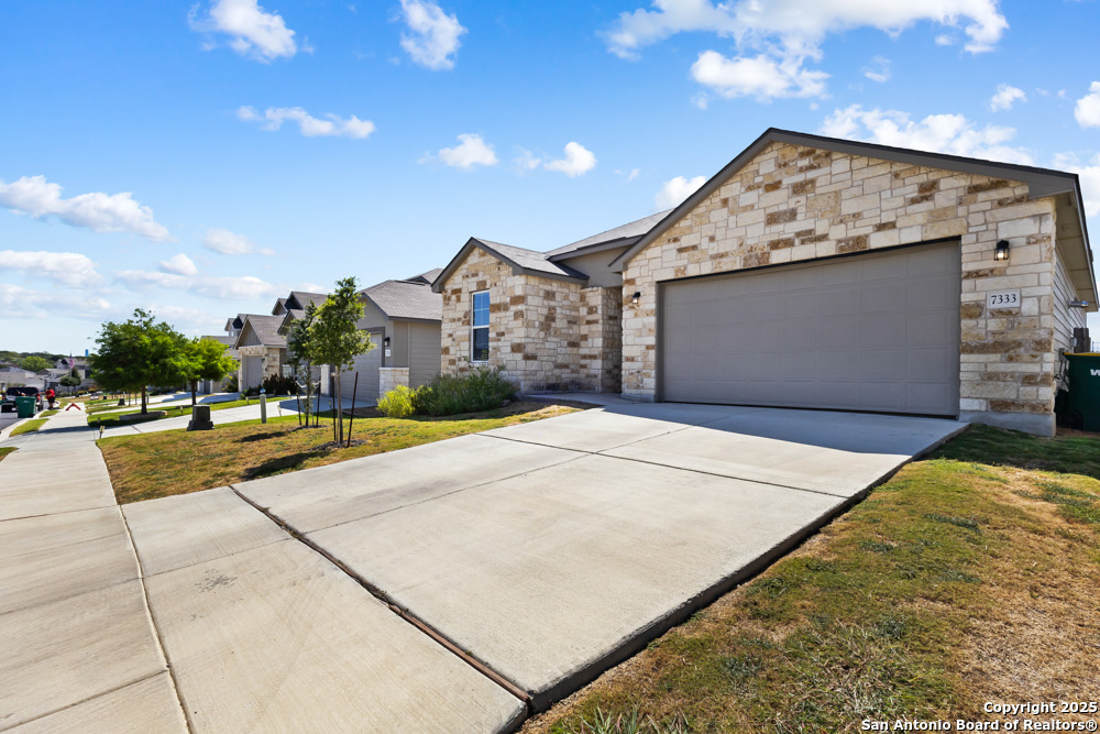 7333 Walkers Loop San Antonio TX 78233