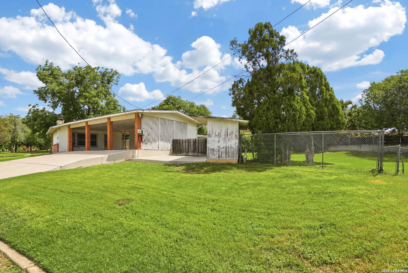 900 Canterbury Hill Street Terrell Hills TX 78209