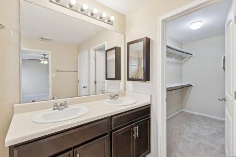 8426 Shooter Cove San Antonio TX 78254