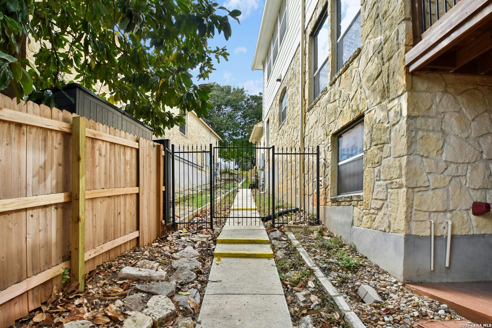1118 Charlisas Way San Antonio TX 78216