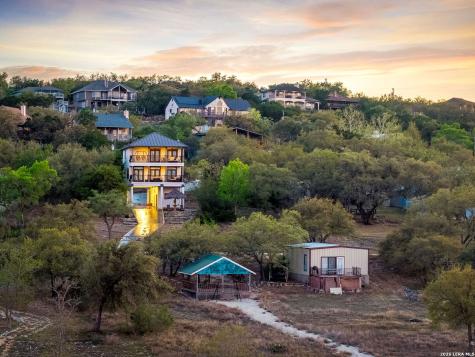 1065 Hillcrest Forest Canyon Lake TX 78133
