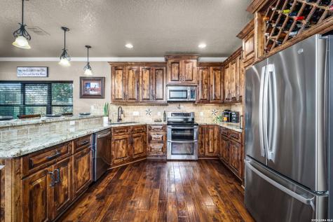 1065 Hillcrest Forest Canyon Lake TX 78133