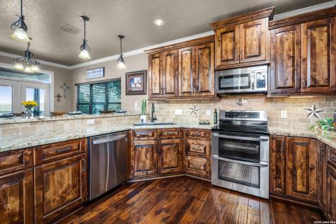 1065 Hillcrest Forest Canyon Lake TX 78133