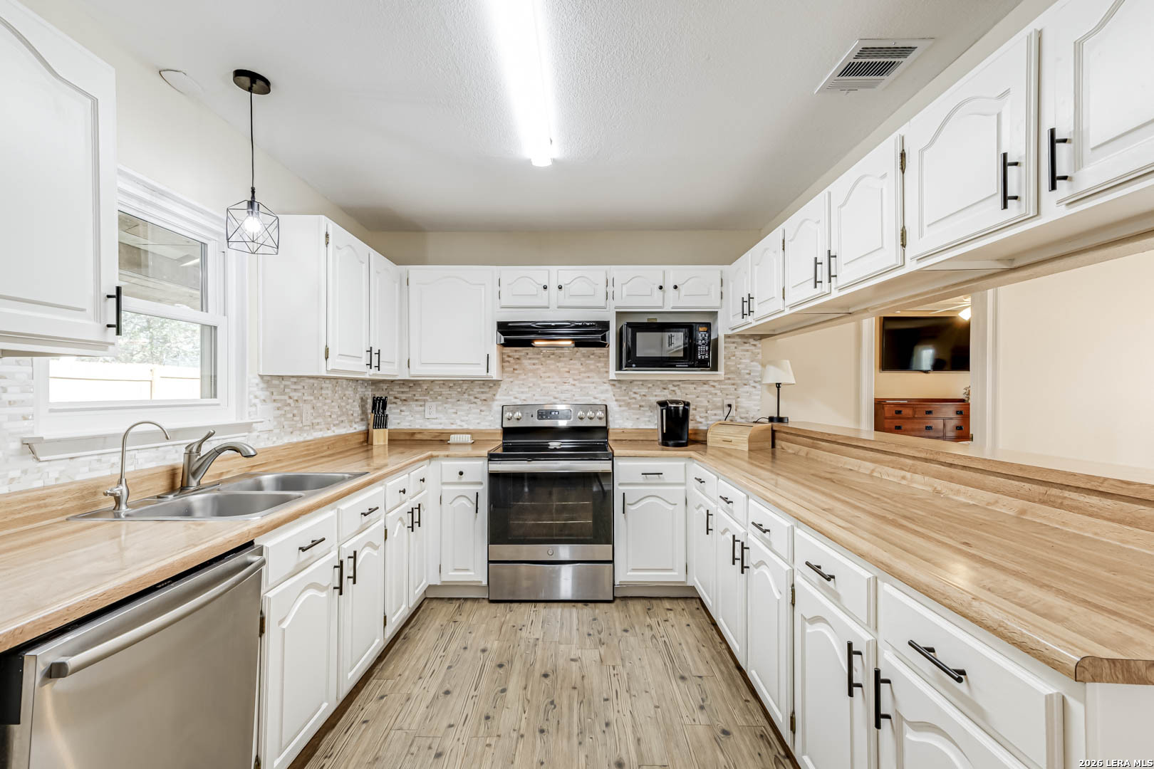 1949 Creek Mountain San Antonio TX 78259