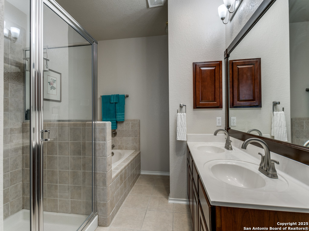 1422 Pinnacle Falls San Antonio TX 78260