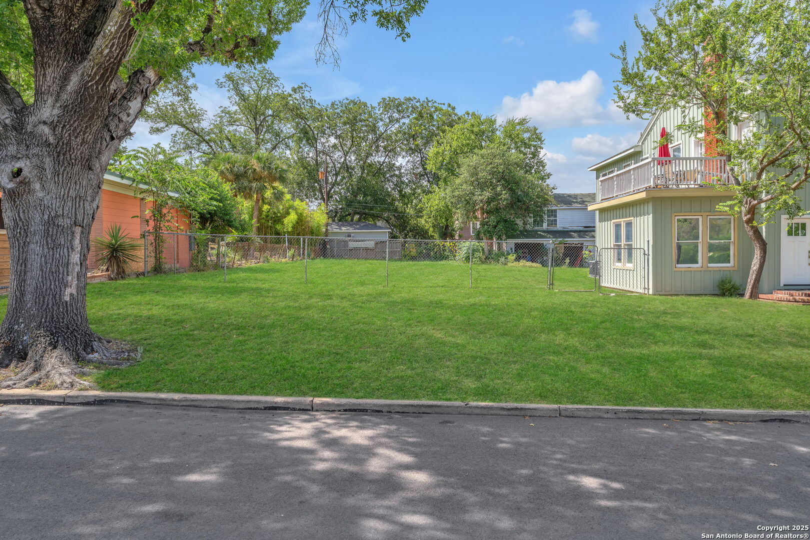 122 W Norwood Court San Antonio TX 78212