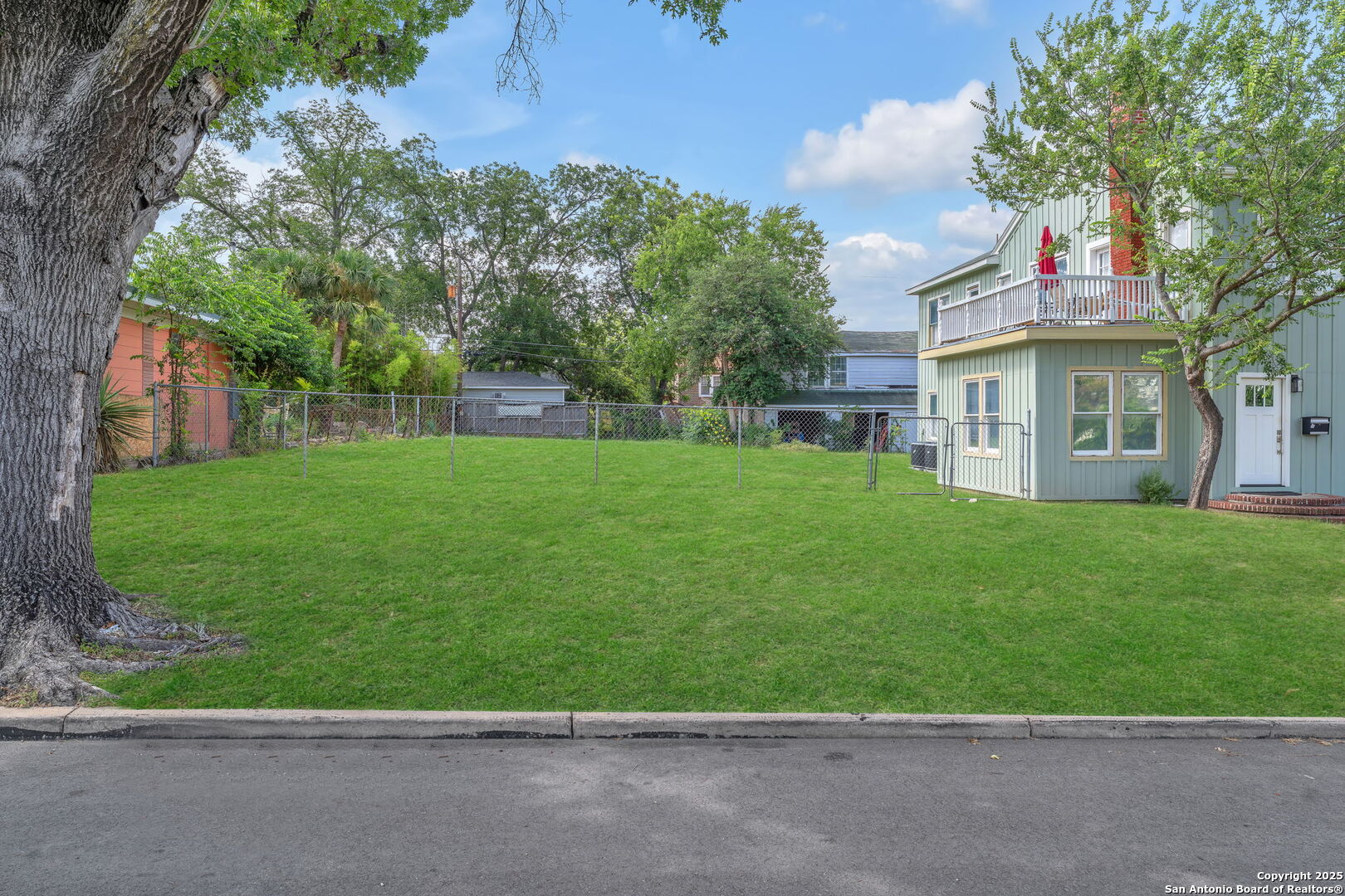 122 W Norwood Court San Antonio TX 78212