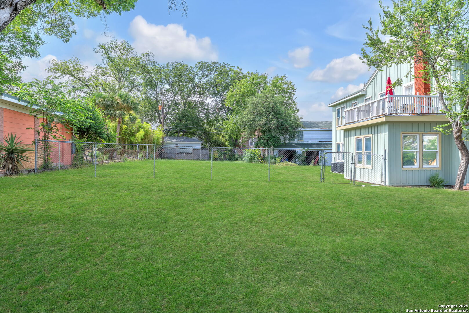 122 W Norwood Court San Antonio TX 78212