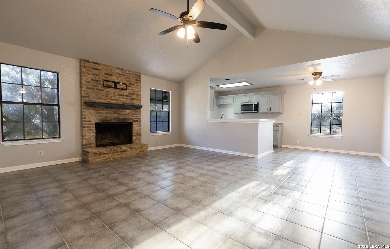 302 Bain Drive Devine TX 78016