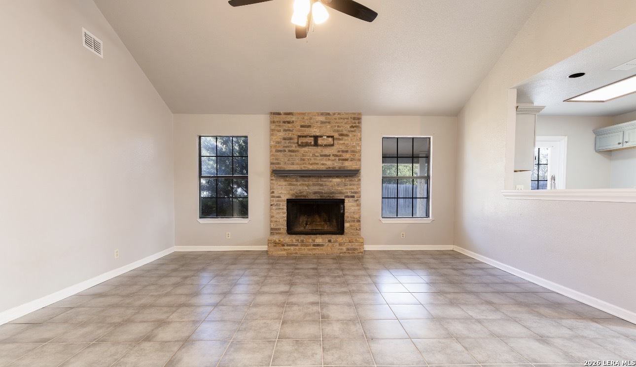 302 Bain Drive Devine TX 78016