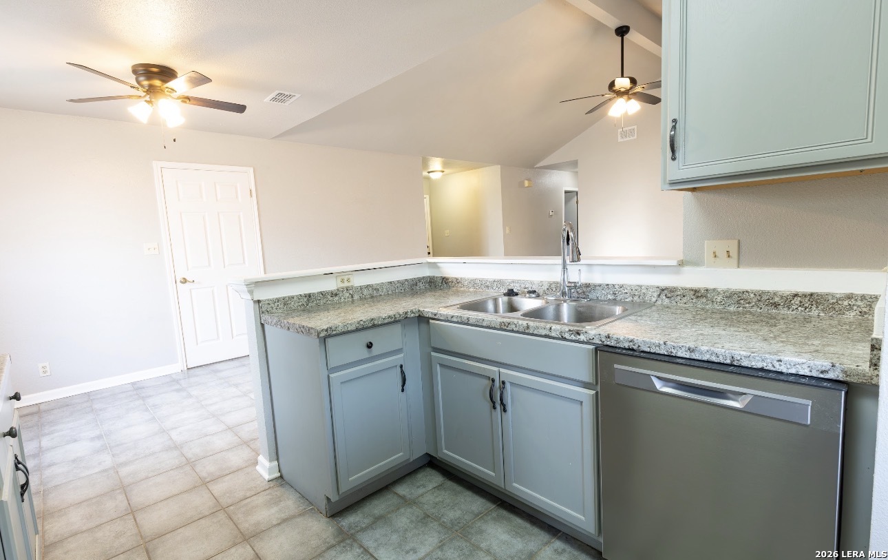 302 Bain Drive Devine TX 78016