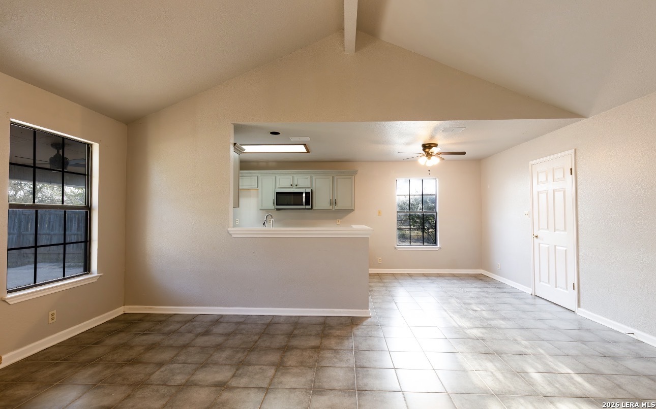 302 Bain Drive Devine TX 78016