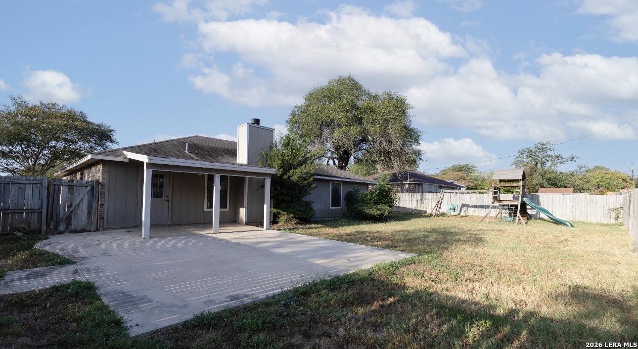 302 Bain Drive Devine TX 78016