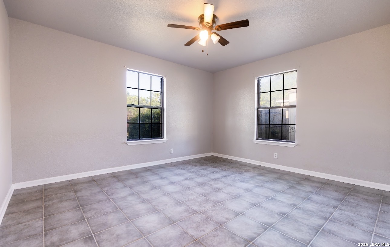 302 Bain Drive Devine TX 78016