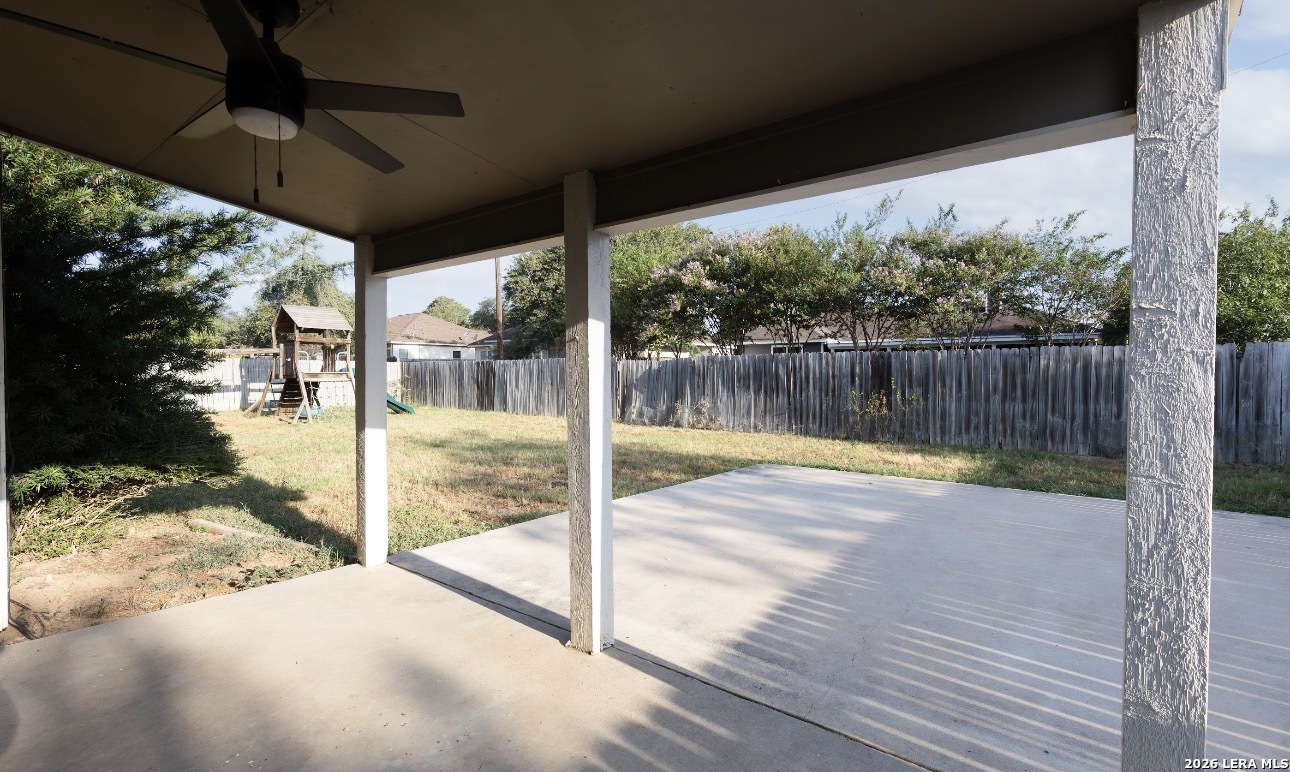 302 Bain Drive Devine TX 78016