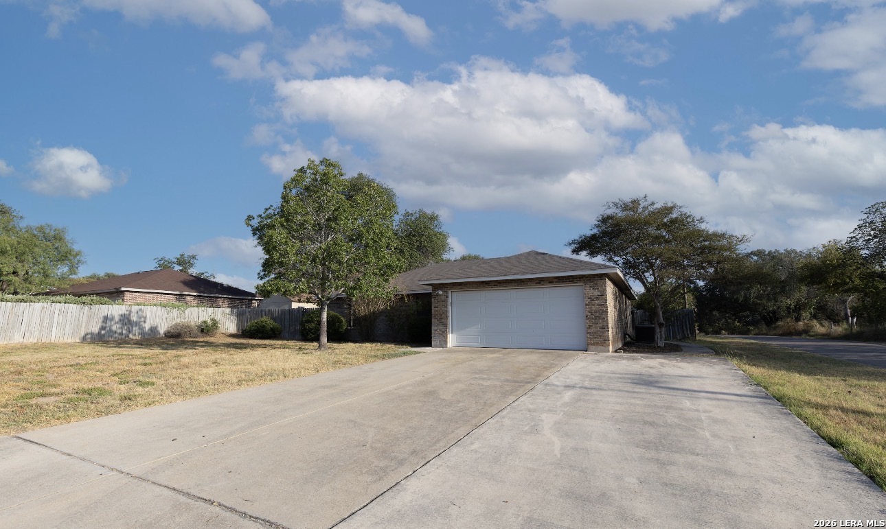 302 Bain Drive Devine TX 78016