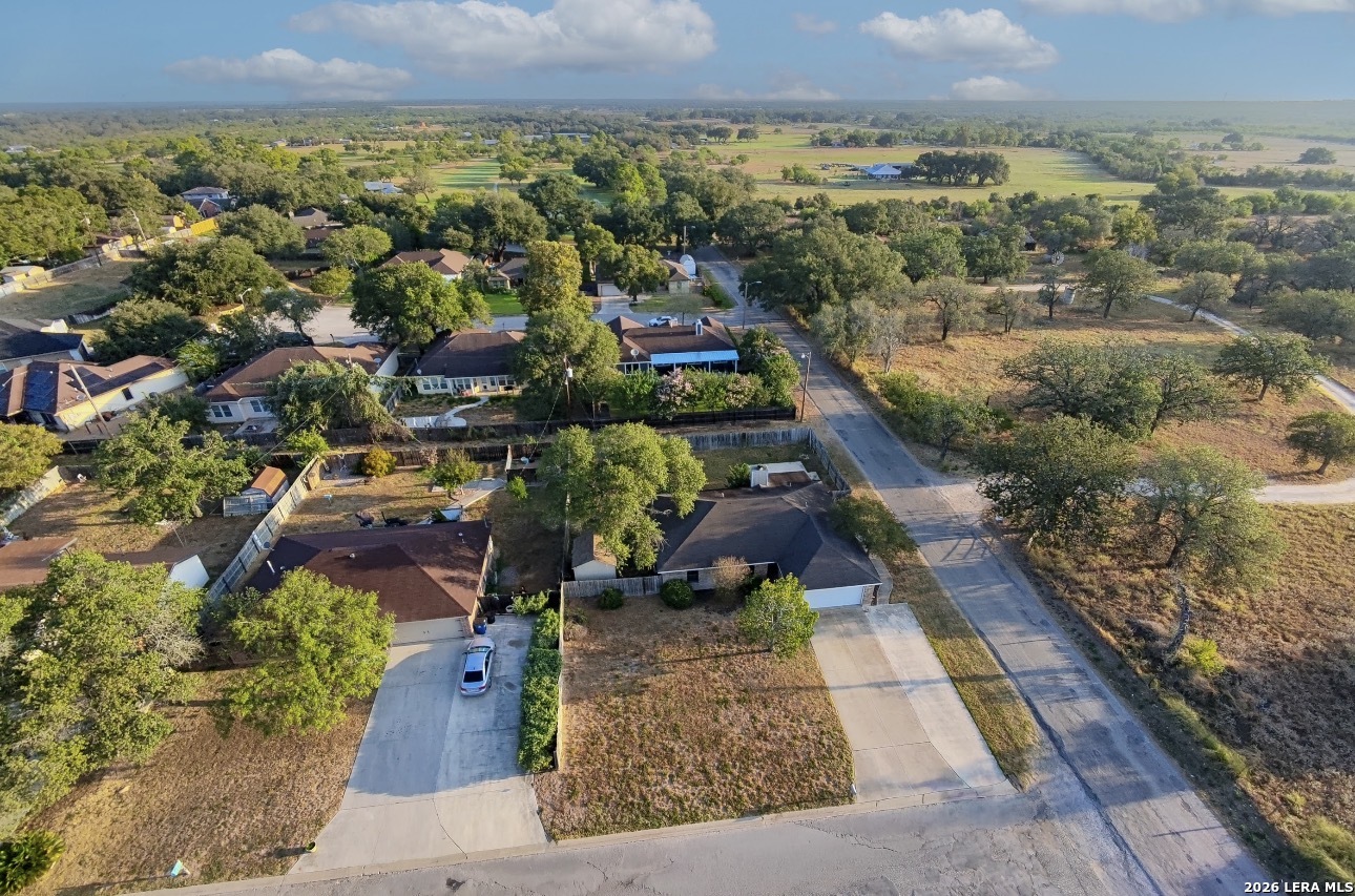 302 Bain Drive Devine TX 78016