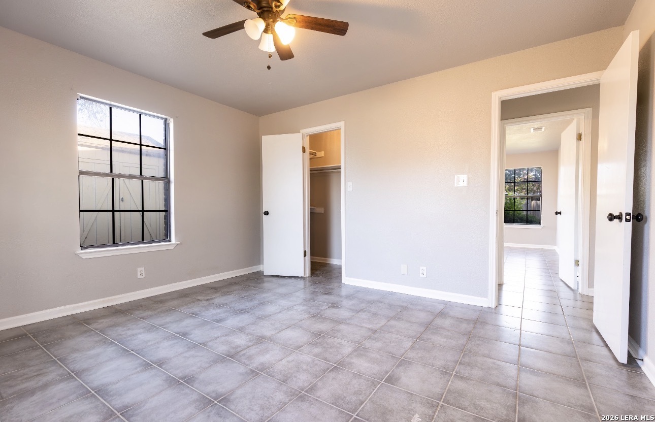 302 Bain Drive Devine TX 78016