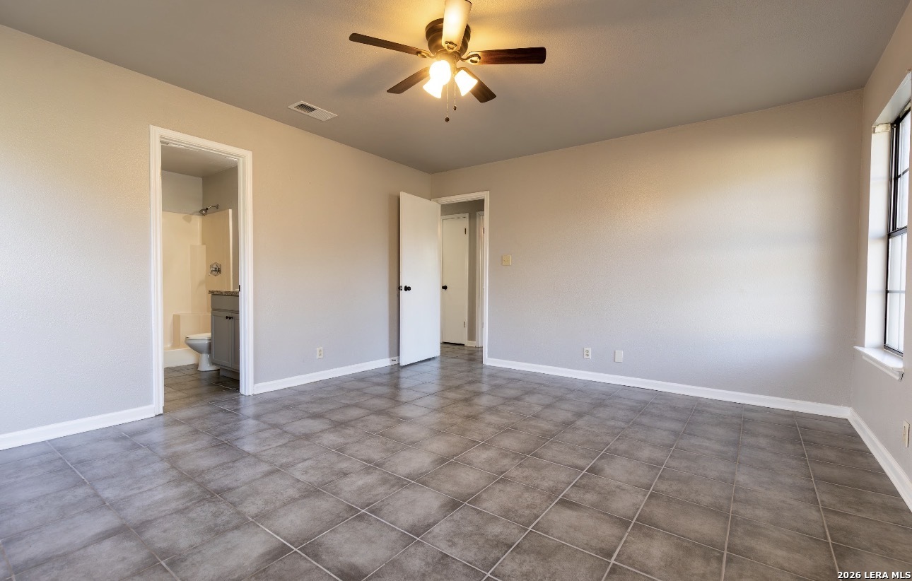302 Bain Drive Devine TX 78016