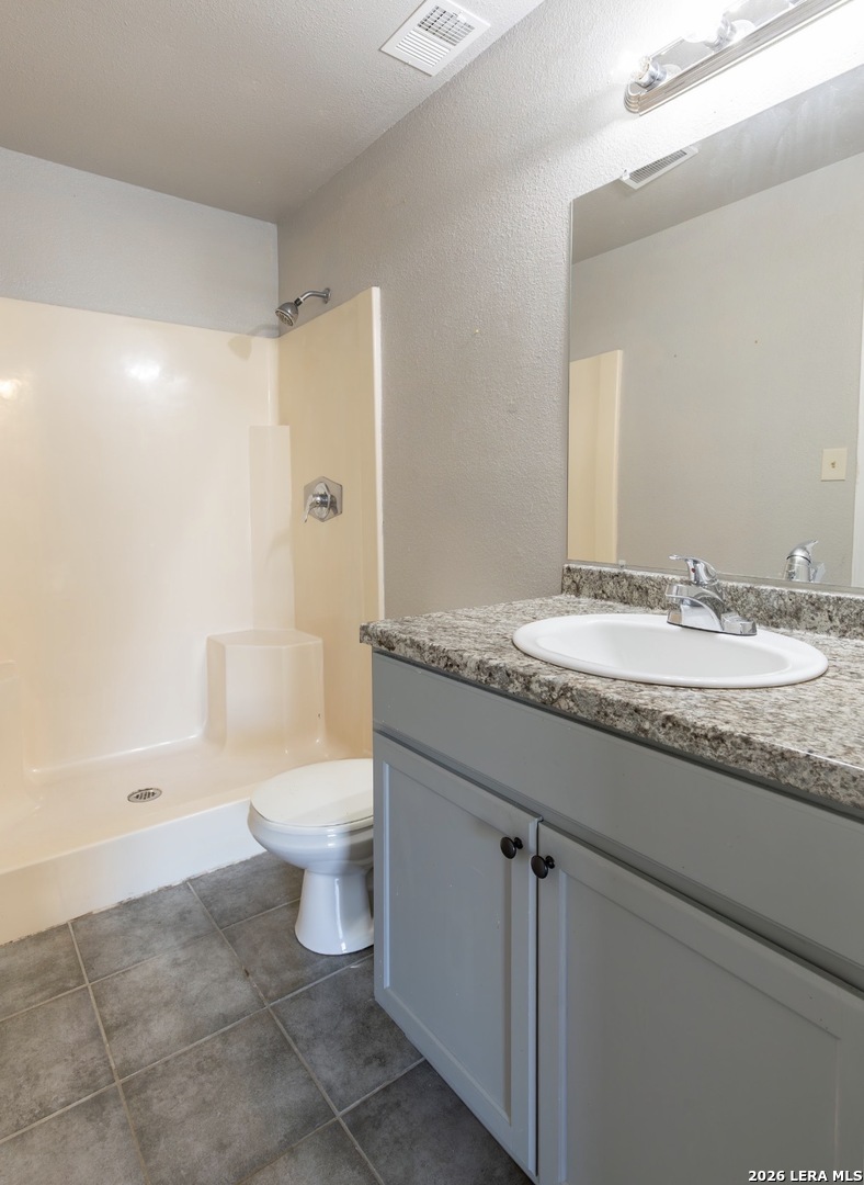 302 Bain Drive Devine TX 78016