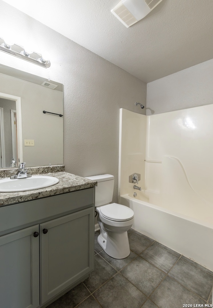 302 Bain Drive Devine TX 78016