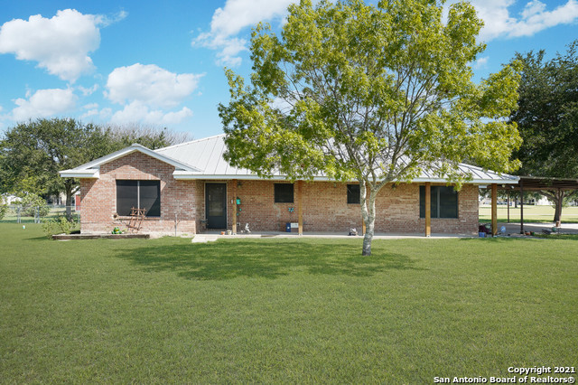 2065 S Santa Clara Road Marion TX 78124