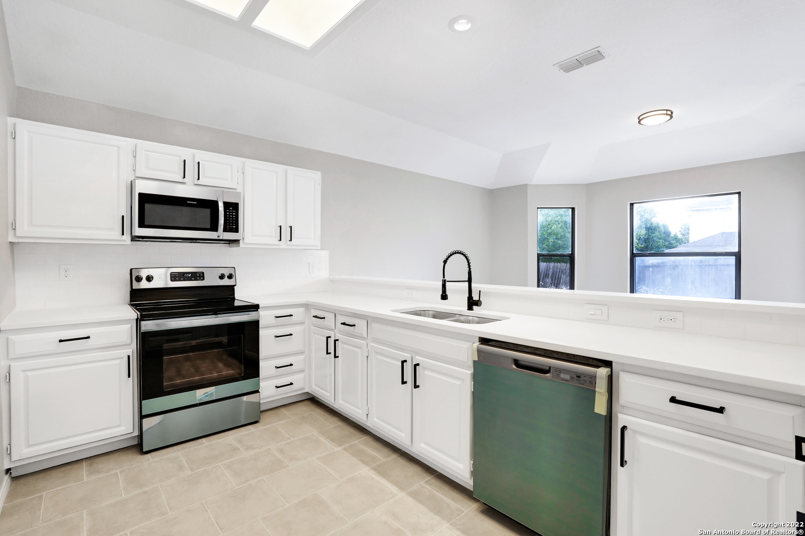 9218 Shadow Crest Drive Converse TX 78109