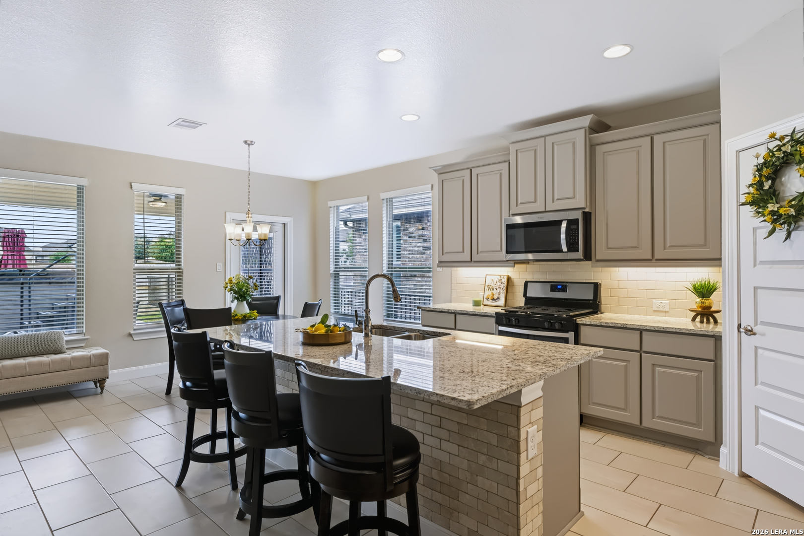 9407 Sundrop Valley San Antonio TX 78254