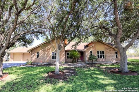 1230 Burleson Street George West TX 78022
