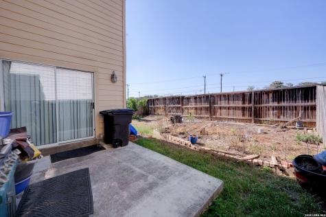 7 Bedford Bay San Antonio TX 78239