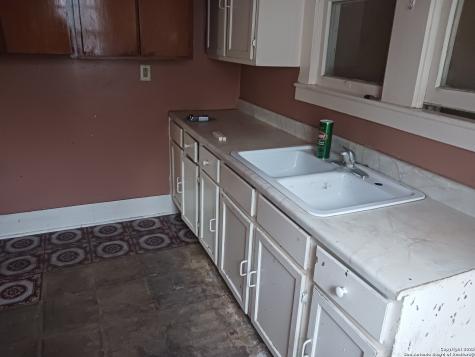 702 W Malone San Antonio TX 78225