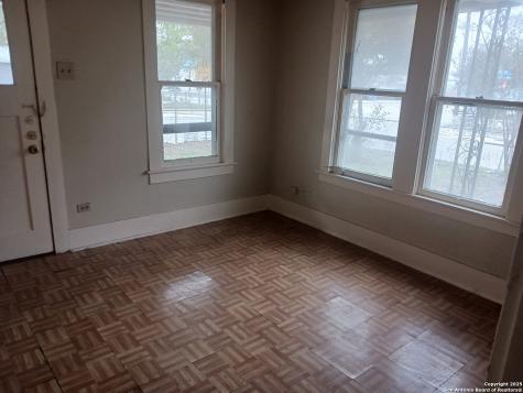 702 W Malone San Antonio TX 78225
