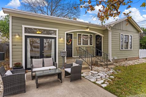 210 N Acorn Fredericksburg TX 78624
