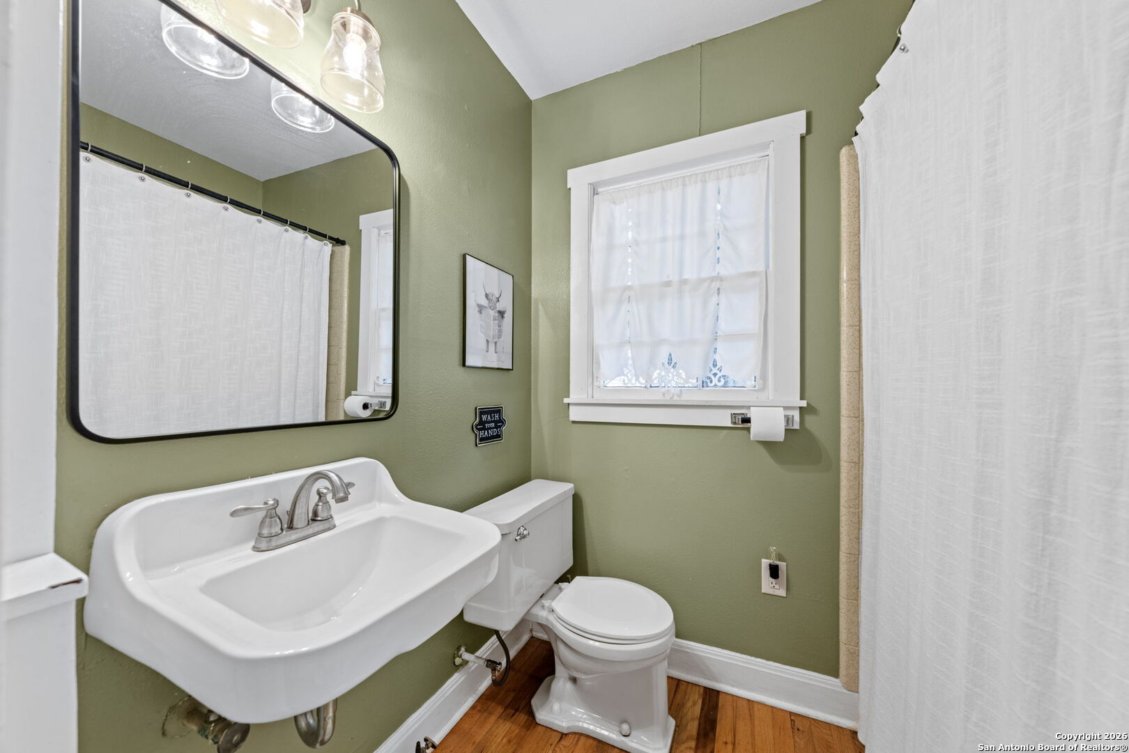 210 N Acorn Fredericksburg TX 78624