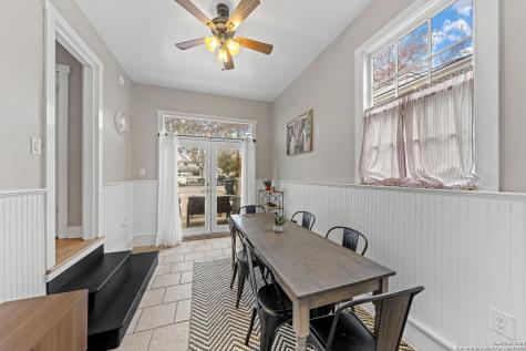 210 N Acorn Fredericksburg TX 78624