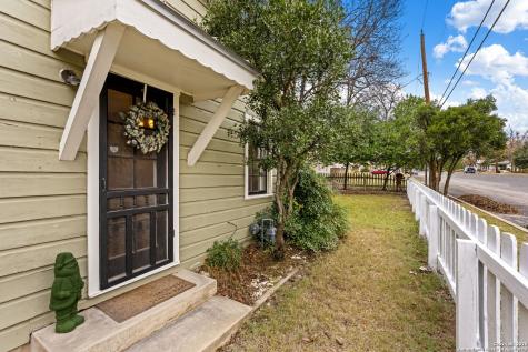 210 N Acorn Fredericksburg TX 78624